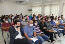 Empresários e prefeitura discutem reabertura do comércio com serviços não essenciais em Viana