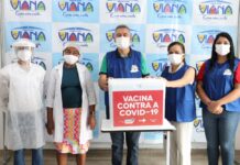 Técnica de enfermagem de 71 anos é a 1ª pessoa a ser vacinada em Viana