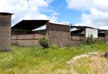 VÍDEO: População invade e ocupa antiga fábrica de roupas abandonada em Matinha VÍDEO: População invade e ocupa antiga fábrica de roupas abandonada em Matinha