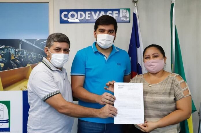 Assinado convênio para pavimentação em bloquetes do Povoado Itans