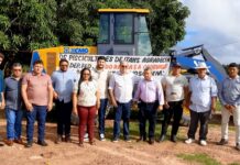 Associação de piscicultores do povoado Itans recebe pá carregadeira e visa aumentar produção de pescado Entrega de pá carregadeira para associação de piscicultores do povoado Itans